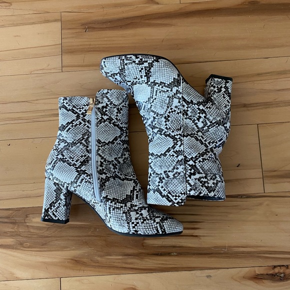 COPY - IDIFU • Faux snakeskin booties - Picture 9 of 10